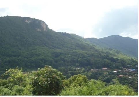 บ้านผาแดง
