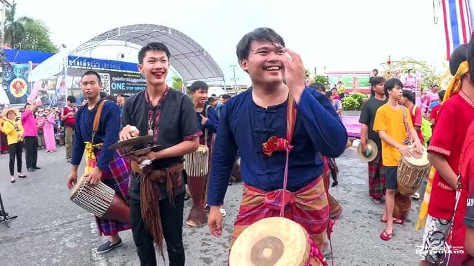 กลองยาวคณะเพชรสังคม